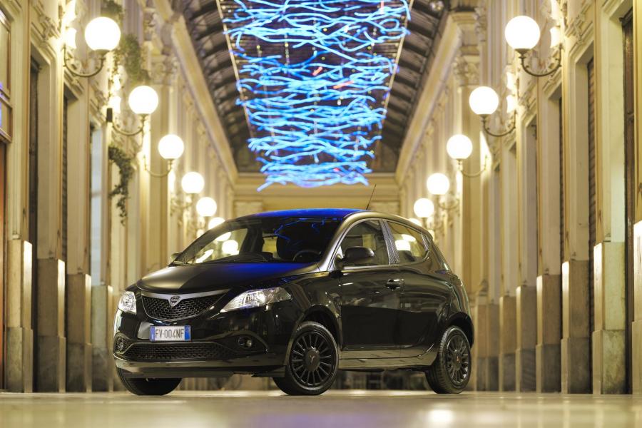  Lancia Ypsilon Black and Noir (846) 2019 года  (фото 3 из 39)
